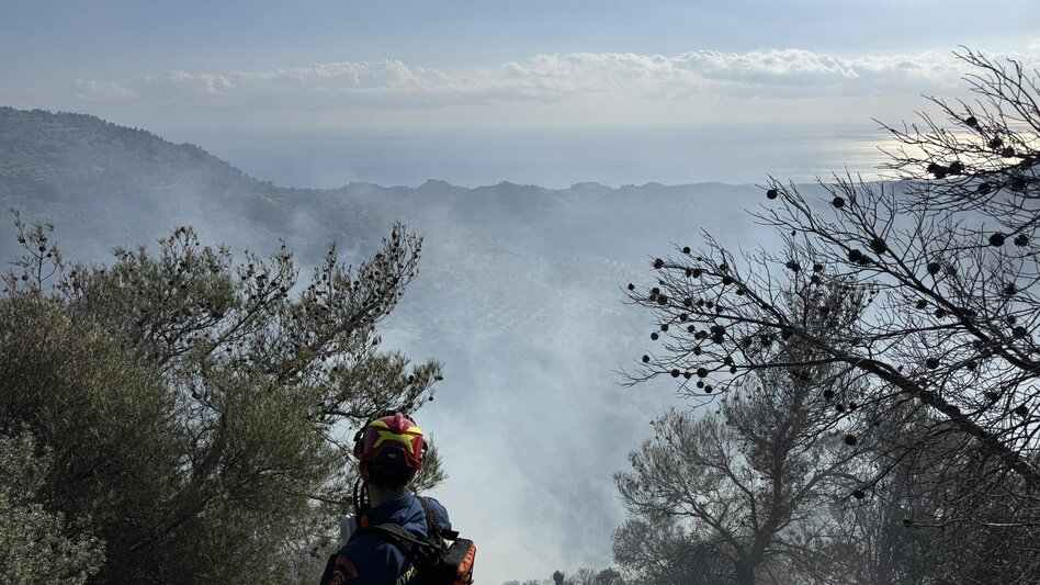 Φωτιά στη Βιάννο: Συνεχίζεται η μάχη με τις φλόγες - Η ανάρτηση του Δημάρχου Βιάννου