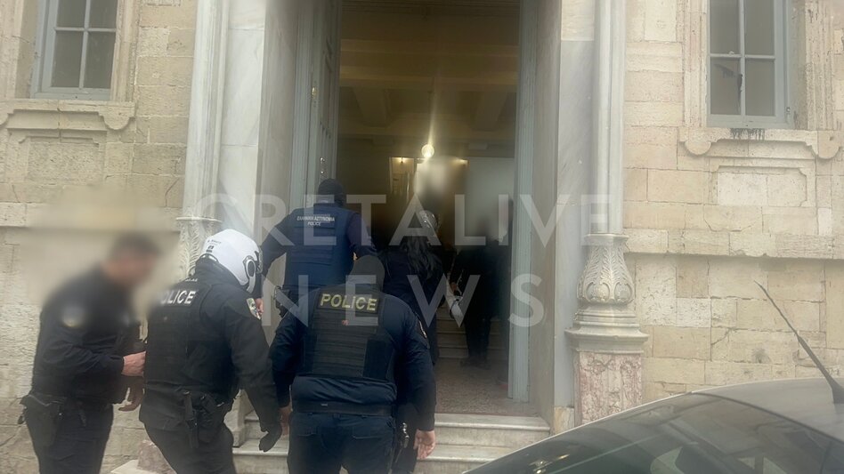 Ηράκλειο: Στα δικαστήρια η μητέρα του 3χρονου Άγγελου και ο σύντροφός της - Ισχυρά τα μέτρα ασφαλείας από την ΕΛ.ΑΣ