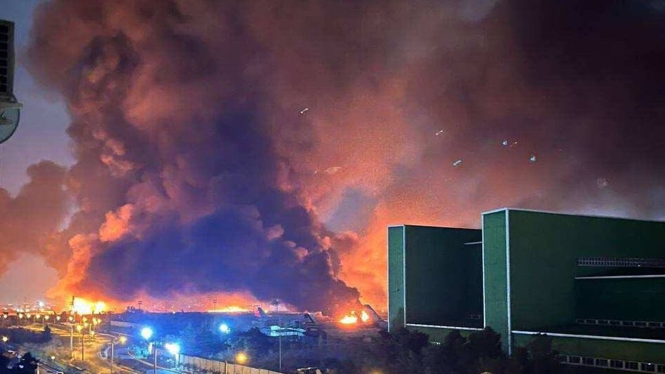 Πόλεμος στη Μέση Ανατολή: Νέο κύμα ισραηλινών βομβαρδισμών στην Τεχεράνη, στις φλόγες το αεροδρόμιο Μεχραμπάντ