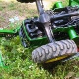 Επιχείρηση της Πυροσβεστικής για έναν άνδρα που καταπλακώθηκε από το τρακτέρ του