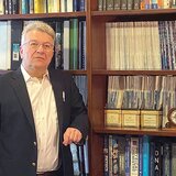 Πέτρος Κουτράκης: Ο Κρητικός διευθυντής στο Χάρβαρντ και η αγάπη του για τον ΟΦΗ!