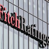 Fitch: Αναβάθμισε το αξιόχρεο της Ελλάδας στη βαθμίδα ΒΒΒ με σταθερές προοπτικές