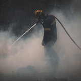 Θάνατος πυροσβέστη κατά τη διάρκεια κατάσβεσης πυρκαγιάς στη Θεσσαλονίκη