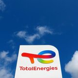 Μέση Ανατολή: Ο κολοσσός TotalEnergies αναστέλλει περίπου το 15% της παγκόσμιας παραγωγής της πετρελαίου και φυσικού αερίου