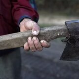 Με ... τσεκούρι πήγαν να ληστέψουν διανομέα!