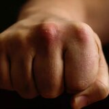 Βάναυση επίθεση στην Σχολή Εμποροπλοιάρχων - Έσπασαν τα δόντια και τη γνάθο 19χρονου