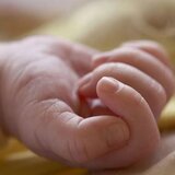 Άλιμος: Βρέθηκε βρέφος τριών μηνών δίπλα σε κάδο απορριμμάτων!