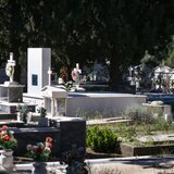 Ιερόσυλοι βεβήλωσαν τάφους κι έκλεψαν σταυρούς