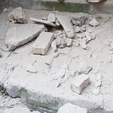 Ο αέρας παρασύρει σοβάδες μπαλκονιών! - Δύο περιστατικά στο Καμαράκι και στα Καμίνια