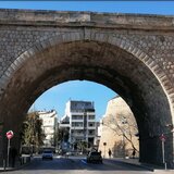 Αυτές οι ρωγμές κάνουν τη Χανιώπορτα ετοιμόρροπη -Δείτε φωτογραφίες