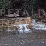 Ανεξέλεγκτα τρέχει το νερό στο Ατσαλένιο, τι απαντά η ΔΕΥΑΗ - Βίντεο