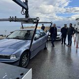 Πάρκαρε στην παραλιακή και μπλόκαρε την κυκλοφορία - Παρενέβη ο γερανός της Τροχαίας!