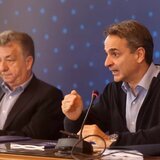 Σημαντικές ανακοινώσεις Αρναουτάκη, παρουσία του πρωθυπουργού 