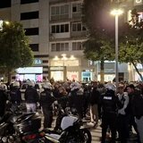 Κακοποίηση τρίχρονου: Το εξαγριωμένο πλήθος έσπασε την πόρτα του Δικαστικού Μεγάρου! Φωτογραφίες