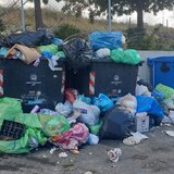 Απίστευτες εικόνες με τα σκουπίδια στο Ηράκλειο - Πού οφείλεται ο χαμός