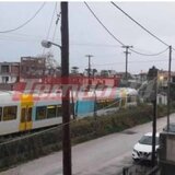 Παρολίγο τραγωδία στην Πάτρα: Τρένο συγκρούστηκε με ΙΧ - Ένας τραυματίας