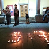 Άναψαν κεριά για τους νεκρούς των Τεμπών - Βραδινή κινητοποίηση στο Ηράκλειο