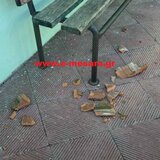 Μοίρες: Ο δυνατός αέρας έριξε κεραμίδια της σκεπής στην αυλή σχολείου