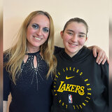 Λευκά τριαντάφυλλα: Μία μαθήτρια από το Ηράκλειο έγραψε στίχους για τα Τέμπη και μία καθηγήτρια τους μελοποίησε