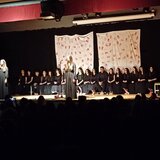 "Μάνα, θα αργήσω... ": Κοσμοσυρροή για τη μουσικοθεατρική παράσταση-αφιέρωμα στην τραγωδία των Τεμπών 