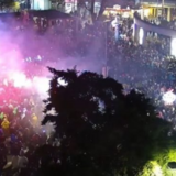 Έκαναν τη νύχτα μέρα οι καρναβαλιστές στην Ξάνθη για τη βραδινή παρέλαση - Βίντεο