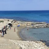 Η ζέστη τους έβγαλε από τα ρούχα τους - Άλλοι με κοντομάνικα κι άλλοι στην ... παραλία
