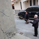 Ανάστατοι οι κάτοικοι των Βουτών: Τι λένε για τις ρωγμές στα σπίτια τους