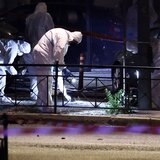 Η στιγμή της έκρηξης έξω από τα γραφεία της Hellenic Train - Φωτογραφία ντοκουμέντο με το σακίδιο 