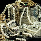 Σπείρα έκλεβε χρήματα και κοσμήματα από σπίτια στο Ηράκλειο