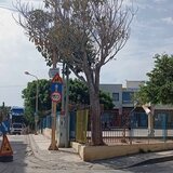 Εργοτάξιο και ... λόφοι από σκουπίδια έξω από δύο δημοτικά του Ηρακλείου!