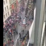 Λίβερπουλ: Αυτοκίνητο έπεσε στο πλήθος την ώρα που πανηγύριζε την κατάκτηση του πρωταθλήματος - Δείτε βίντεο