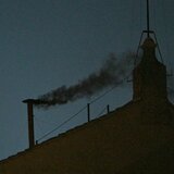 Νέος Πάπας: Μαύρος καπνός από την Καπέλα Σιστίνα - Συνεχίζεται την Πέμπτη η διαδικασία