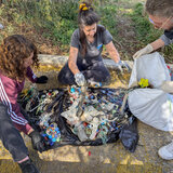 Ηράκλειο: 1.553 σκουπίδια σε... 100 μέτρα παραλίας – Τα 183 ήταν μπατονέτες!
