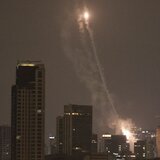 Ισραήλ: Εκρήξεις ακούγονται πάνω από το Τελ Αβίβ- Ο στρατός εντόπισε πυραύλους από το Ιράν