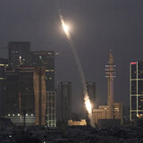 Μέση Ανατολή: Νεκροί στα αντίποινα του Ιράν με ολονύκτιες πυραυλικές επιθέσεις – Σφυροκοπά την Τεχεράνη το Ισραήλ