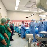 Συγκλονιστική στιγμή: οι χειρουργοί τηρούν ενός λεπτού σιγή για τον 14χρονο Σπύρο
