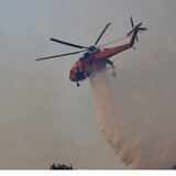 Μεγάλη επιχείρηση της Πυροσβεστικής για τη φωτιά στην Κάτω Κρυά