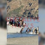 Παραλία Δισκού: Βίντεο από τη στιγμή της "απόβασης" μεταναστών, ανάμεσα σε λουόμενους και τουρίστες