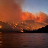 Κόλαση φωτιάς με ανεξέλεγκτο μέτωπο ανατολικά της Ιεράπετρας - "Δεν μπορείς να πάρεις ανάσα, καίγονται σπίτια"!