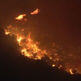 Κόλαση φωτιάς στα Χανιά: Κάηκαν σπίτια και μία εκκλησία - Πνέουν άνεμοι δέκα μποφόρ