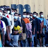 Σε "ασφυξία" από τις καθημερινές αφίξεις μεταναστών η Κρήτη – Γεωπολιτικό "παιχνίδι" Χαφτάρ στη Μεσόγειο