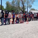 Μεταναστευτικό: Οι τουρίστες ζουν τον μύθο τους στον Νότο της Κρήτης φωτογραφίζοντας τις καραβιές! Βίντεο