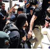 Ειρήνη Μουρτζούκου: Έλαβε προθεσμία να απολογηθεί την Κυριακή – «Φόνισσα» φώναζαν οργισμένοι πολίτες