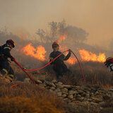 Ιεράπετρα: Συνεχίζεται ο πύρινος εφιάλτης - Νέο μήνυμα από το 112 για εκκένωση οικισμών - Δεκτό το αίτημα για κατάσταση έκτακτης ανάγκης - Βίντεο 