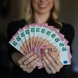 Ηράκλειο: η γιαγιά έδωσε 60.000 ευρώ να «σώσει» τα παιδιά της, έσωσαν την …παρτίδα οι αστυνομικοί της Ασφάλειας 