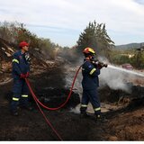 Συνεχίζεται η "μάχη" των πυροσβεστών στη Νύβριτο - Οριοθετημένη η φωτιά