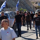 Έπεσε το σκοτάδι, στο μπλόκο οι κτηνοτρόφοι του Ηρακλείου