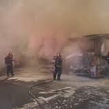 Μεγάλη κινητοποίηση της Πυροσβεστικής για τη φωτιά στο λιμάνι του Ηρακλείου