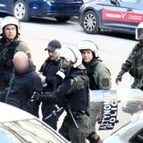 Δίκη Καμπανού: Δύο συλλήψεις για τα επεισόδια στα δικαστήρια - «Ανεγκέφαλοι συνεχίζουν τη βία»