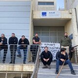 Ρέθυμνο: Συνεχίζουν τις κινητοποιήσεις οι αγροτοκτηνοτρόφοι με αποκλεισμό της ΔΟΥ